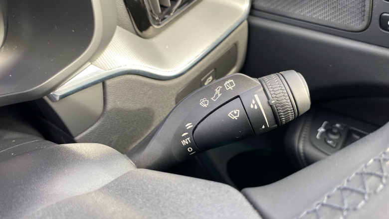 Volvo XC60 2.0 B5P Plus Dark 5dr AWD Geartronic Petrol Estate